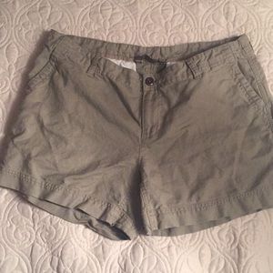 North face linen tan shorts, size 14